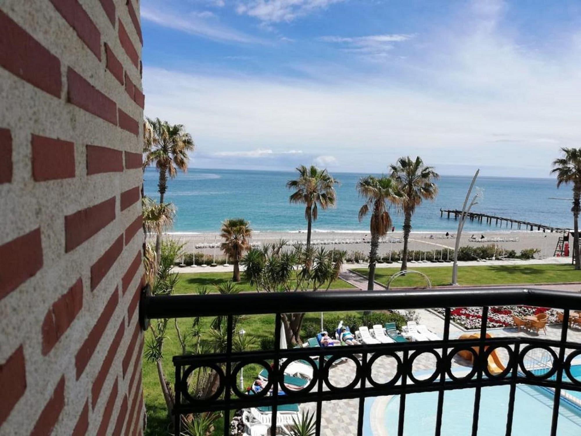 Labada Beach Hotel Çamyuva Buitenkant foto