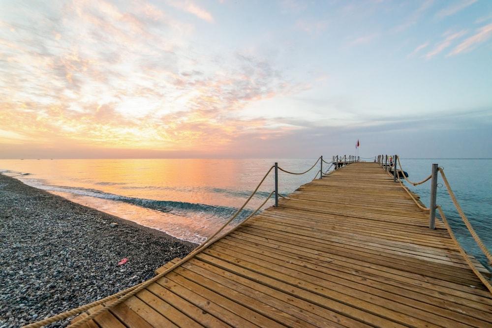 Labada Beach Hotel Çamyuva Buitenkant foto