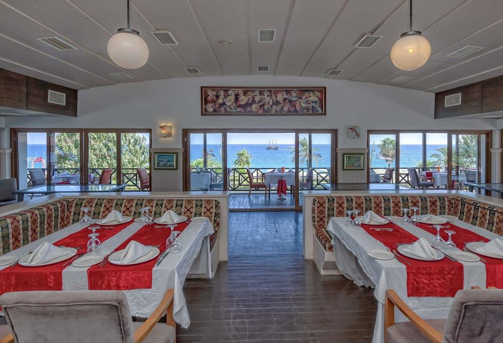 Labada Beach Hotel Çamyuva Buitenkant foto