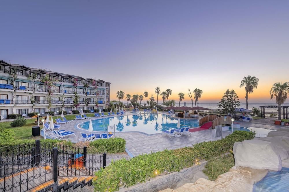 Labada Beach Hotel Çamyuva Buitenkant foto